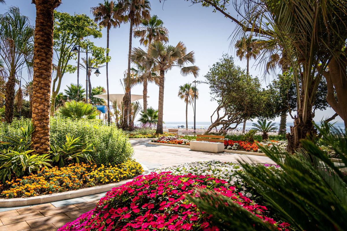 3 Bed Townhouse for sale in Estepona Costa Del Sol, Málaga, Spain