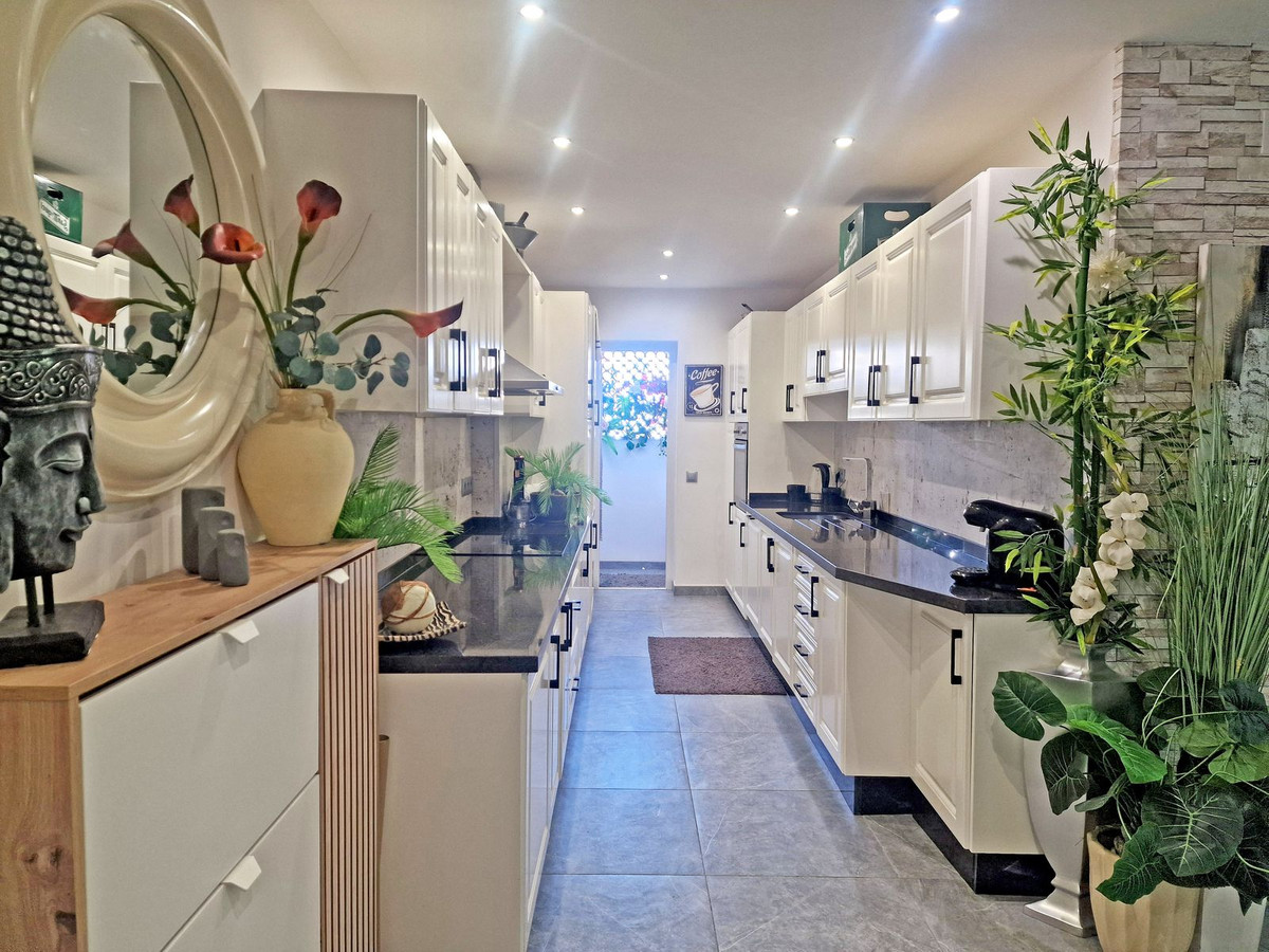 3 Bed Apartment for sale in Calahonda Costa Del Sol, Málaga, Spain