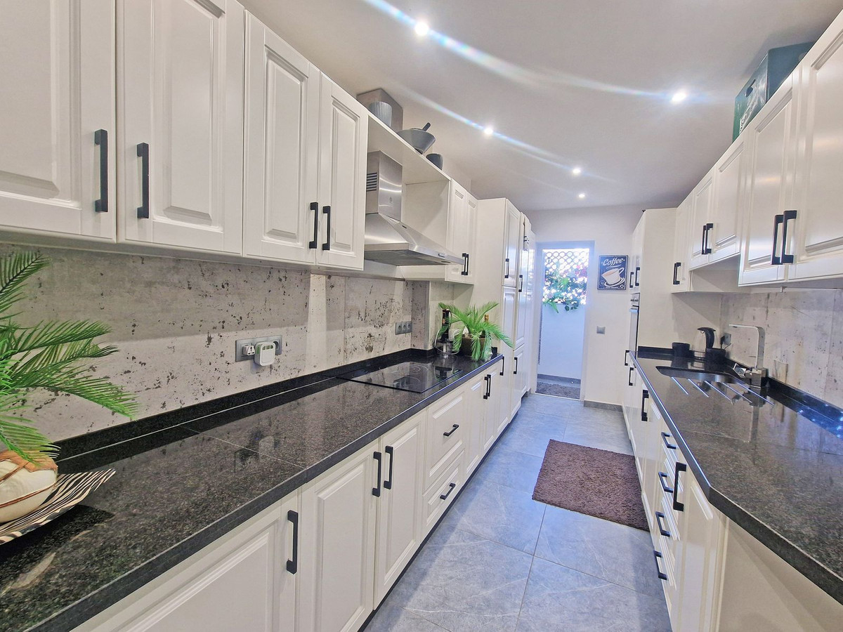 3 Bed Apartment for sale in Calahonda Costa Del Sol, Málaga, Spain