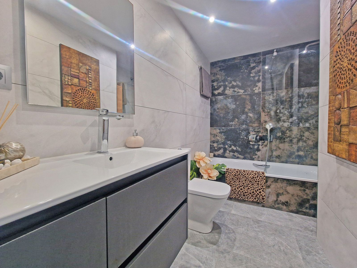 3 Bed Apartment for sale in Calahonda Costa Del Sol, Málaga, Spain