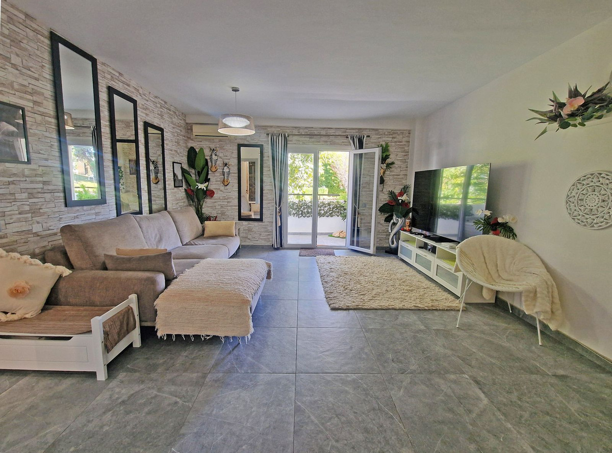 3 Bed Apartment for sale in Calahonda Costa Del Sol, Málaga, Spain