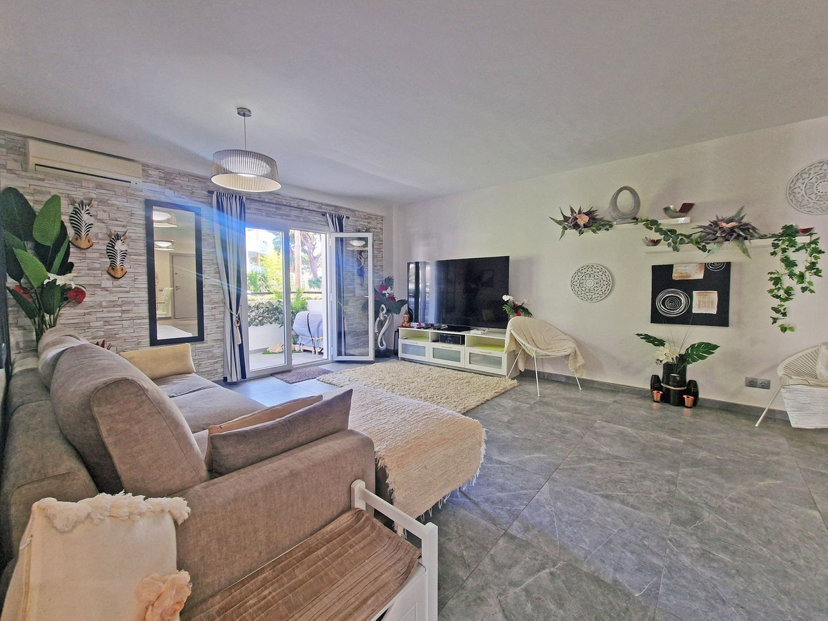 3 Bed Apartment for sale in Calahonda Costa Del Sol, Málaga, Spain