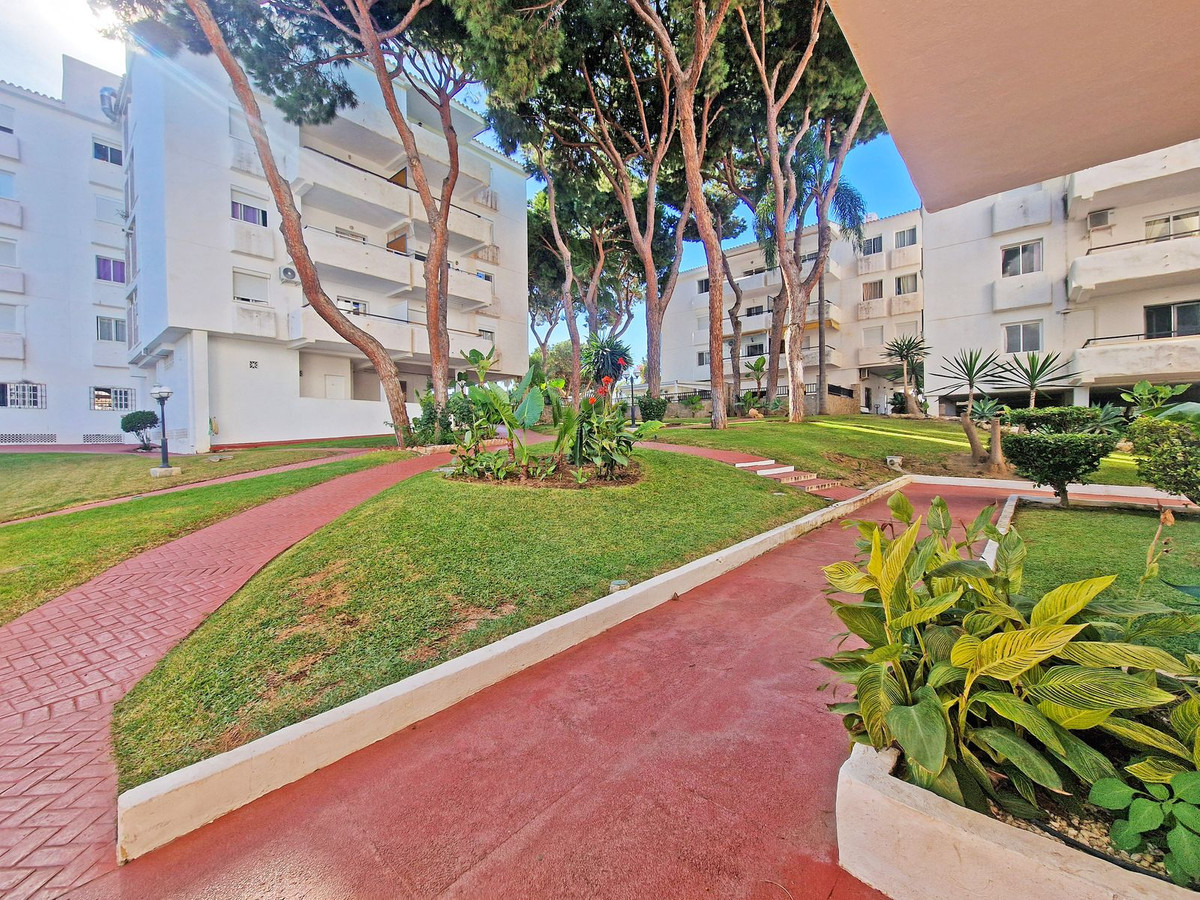 3 Bed Apartment for sale in Calahonda Costa Del Sol, Málaga, Spain