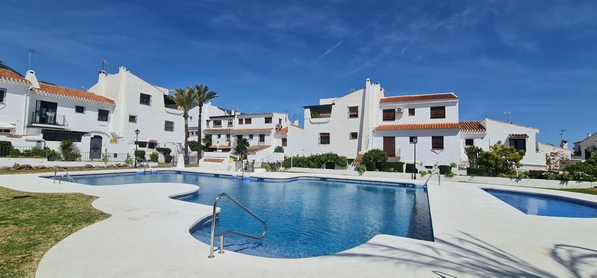 1 Bed Townhouse for sale in Marbella Costa Del Sol, Málaga, Spain
