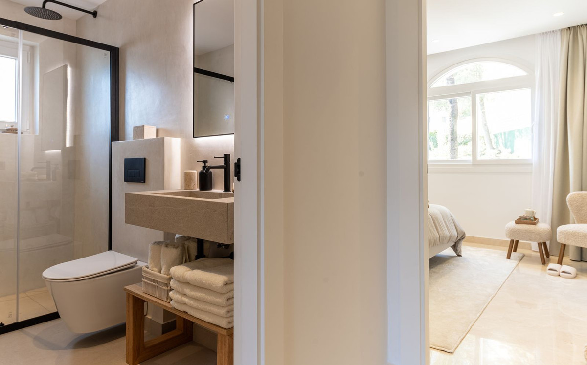 4 Bed Apartment for sale in Aloha Costa Del Sol, Málaga, Spain