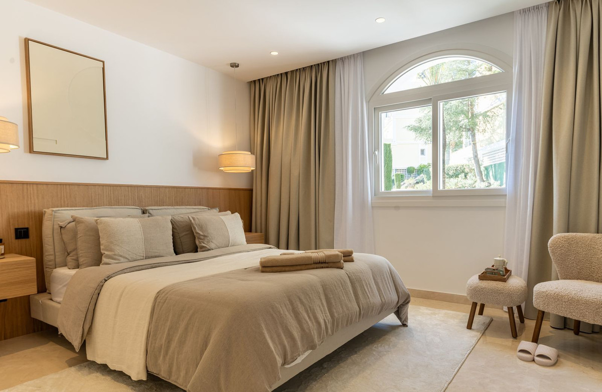 4 Bed Apartment for sale in Aloha Costa Del Sol, Málaga, Spain