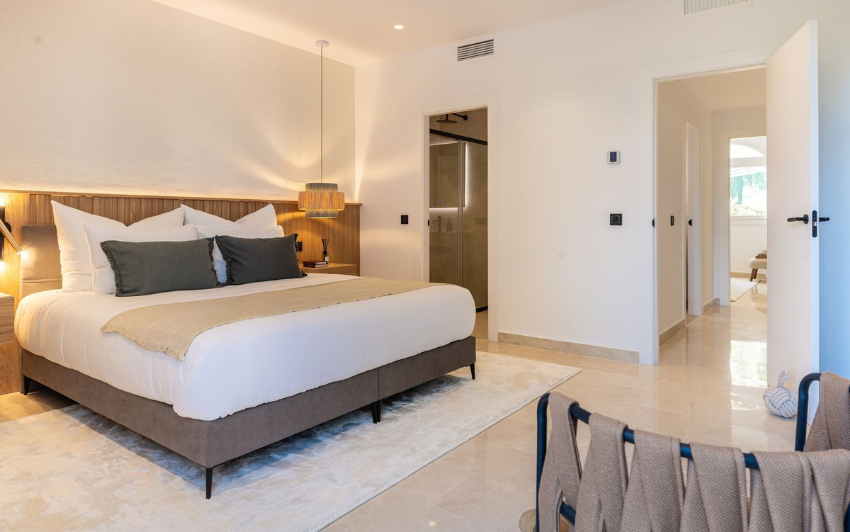4 Bed Apartment for sale in Aloha Costa Del Sol, Málaga, Spain