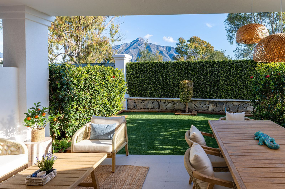 4 Bed Apartment for sale in Aloha Costa Del Sol, Málaga, Spain