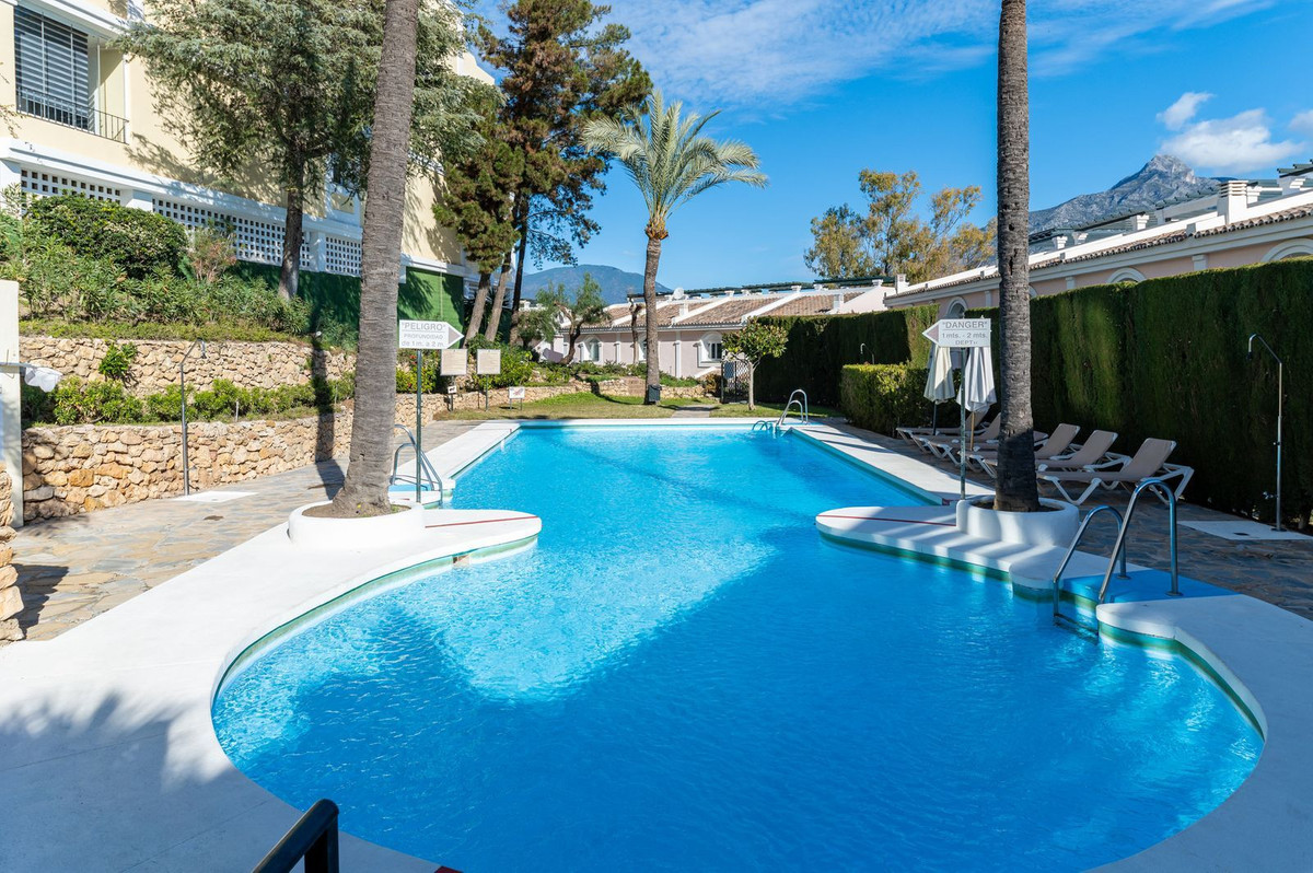 4 Bed Apartment for sale in Aloha Costa Del Sol, Málaga, Spain