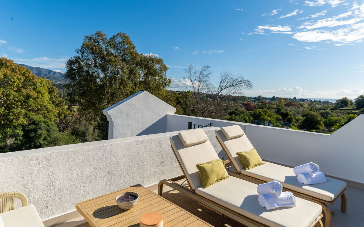 4 Bed Apartment for sale in Aloha Costa Del Sol, Málaga, Spain
