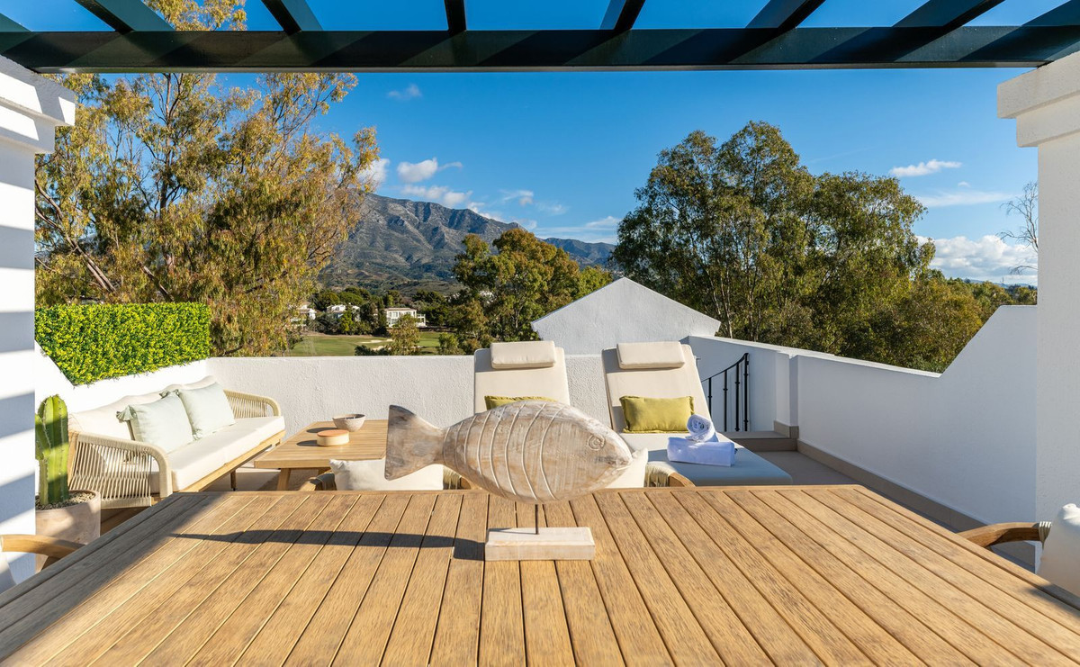4 Bed Apartment for sale in Aloha Costa Del Sol, Málaga, Spain