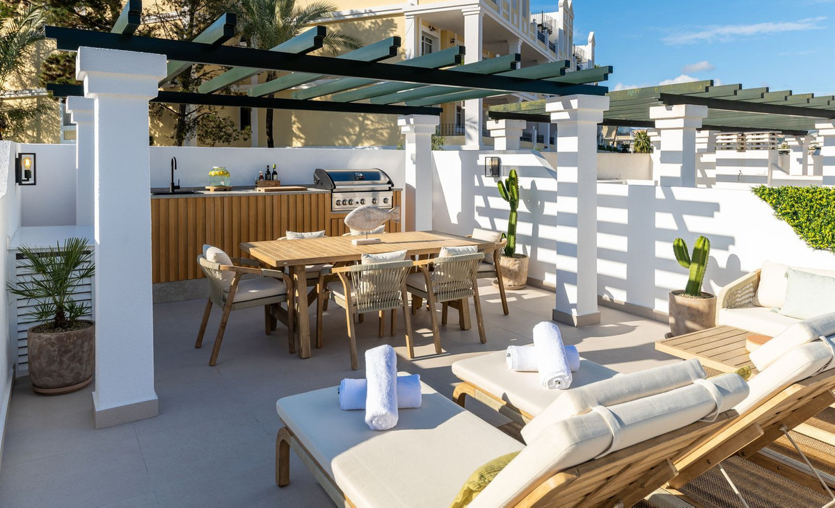 4 Bed Apartment for sale in Aloha Costa Del Sol, Málaga, Spain