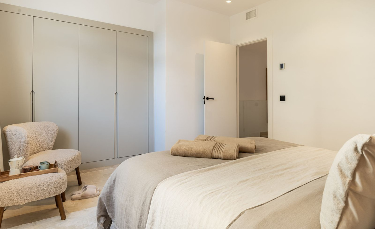 4 Bed Apartment for sale in Aloha Costa Del Sol, Málaga, Spain