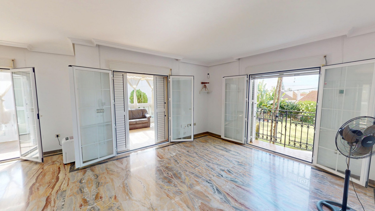 Se vende Villa - Chalet de 5 dormitorios en Costa Del Sol East, Málaga, España
