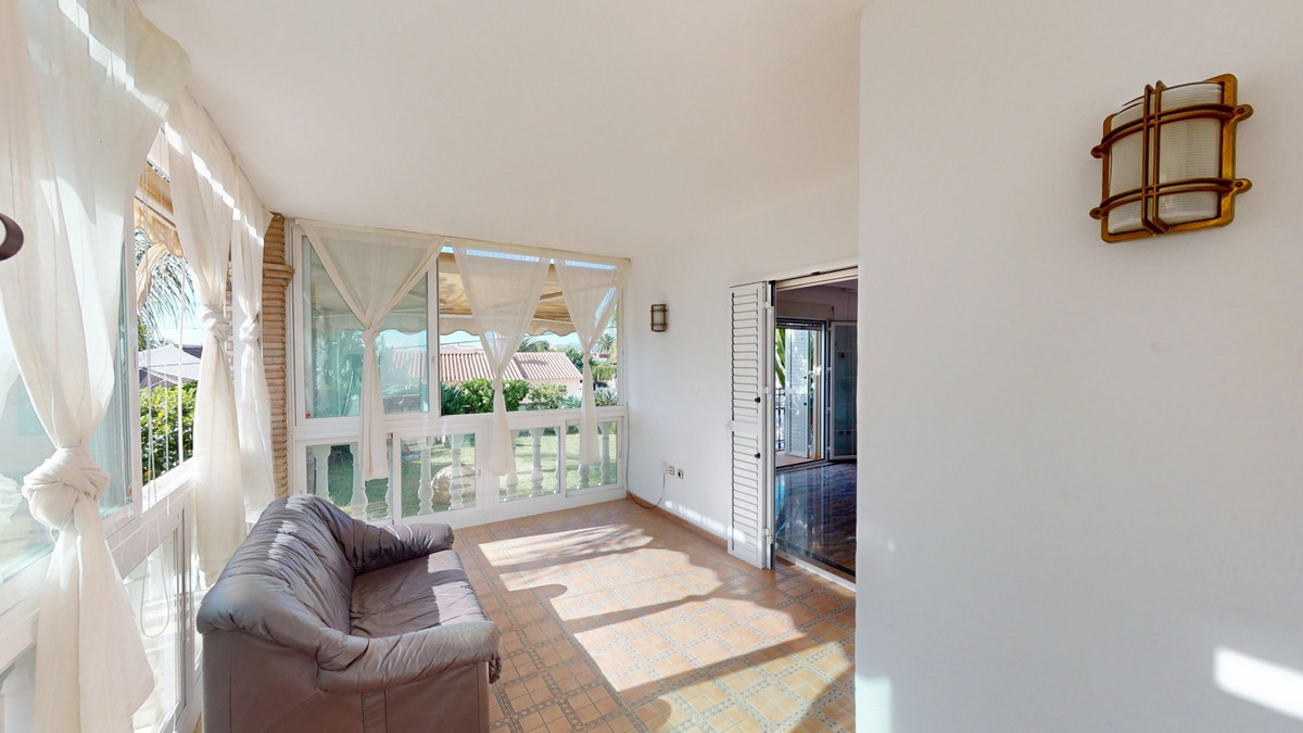 Se vende Villa - Chalet de 5 dormitorios en Costa Del Sol East, Málaga, España