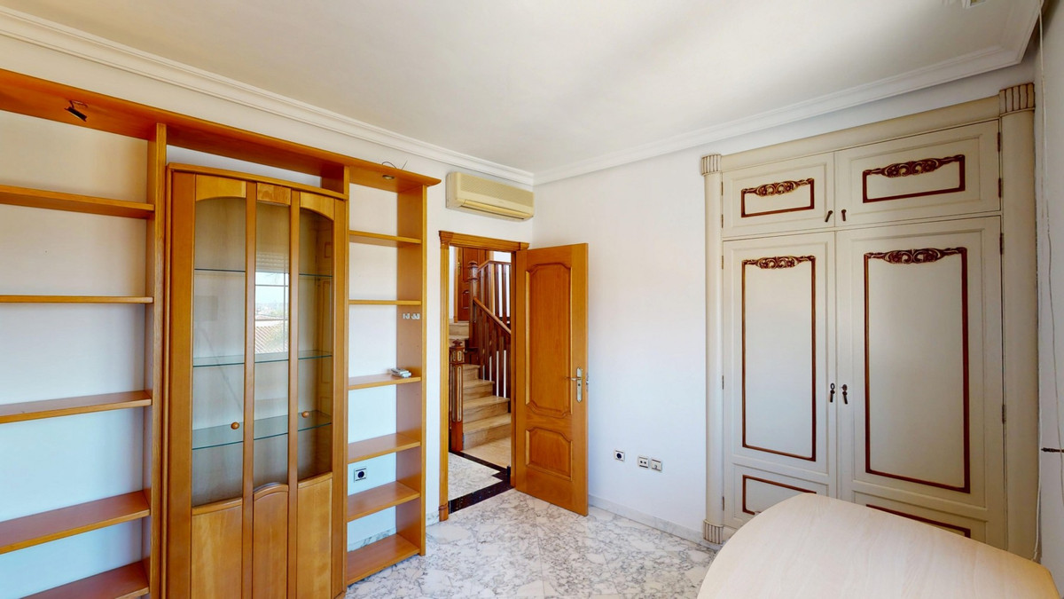 Se vende Villa - Chalet de 5 dormitorios en Costa Del Sol East, Málaga, España