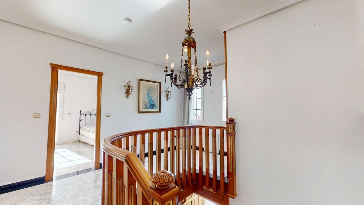 Se vende Villa - Chalet de 5 dormitorios en Costa Del Sol East, Málaga, España