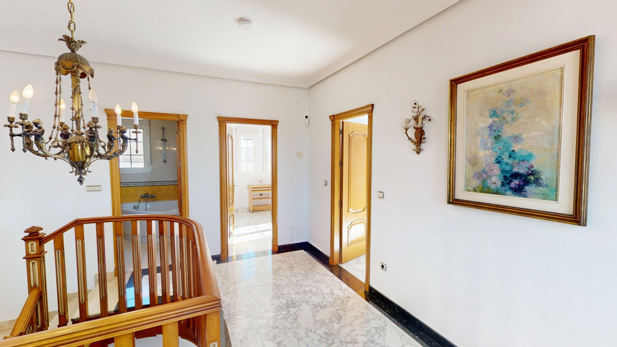 Se vende Villa - Chalet de 5 dormitorios en Costa Del Sol East, Málaga, España
