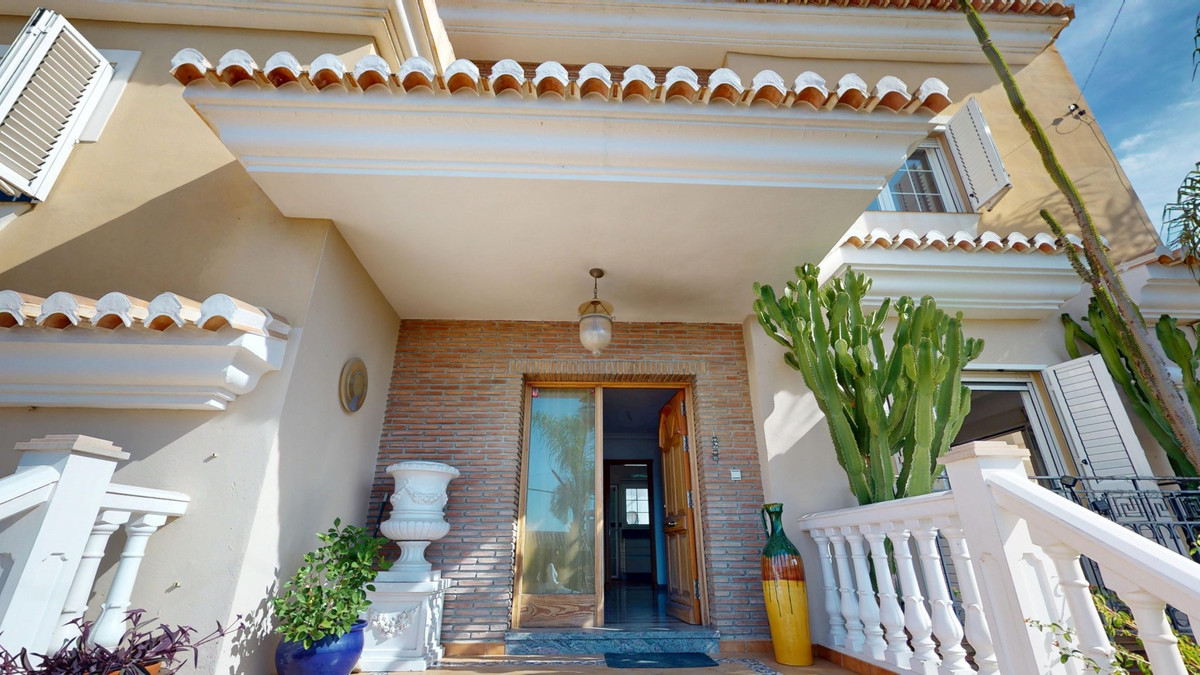 Se vende Villa - Chalet de 5 dormitorios en Costa Del Sol East, Málaga, España