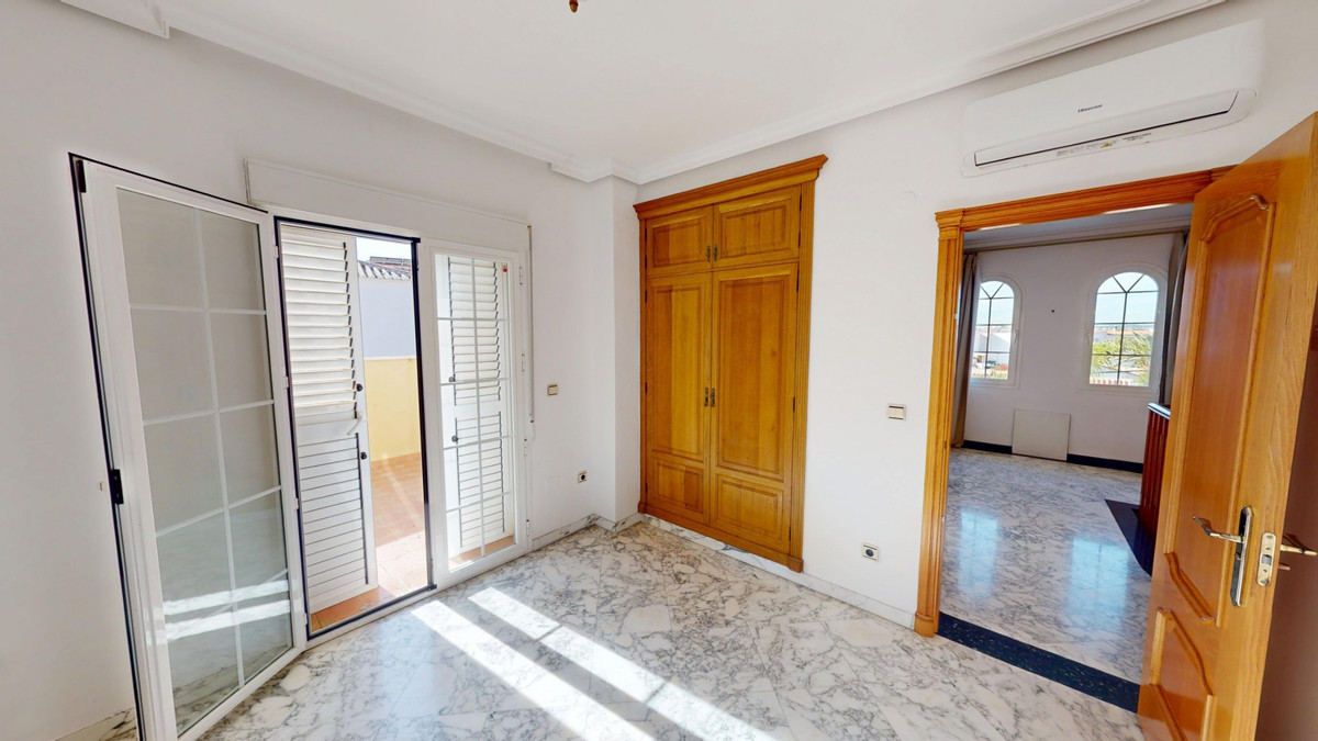 Se vende Villa - Chalet de 5 dormitorios en Costa Del Sol East, Málaga, España