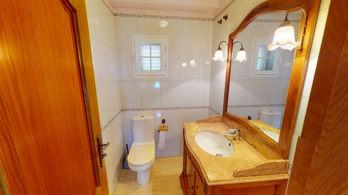 Se vende Villa - Chalet de 5 dormitorios en Costa Del Sol East, Málaga, España