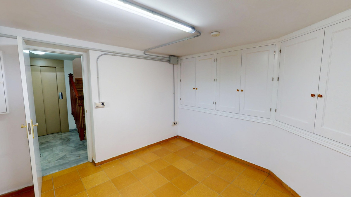 Se vende Villa - Chalet de 5 dormitorios en Costa Del Sol East, Málaga, España