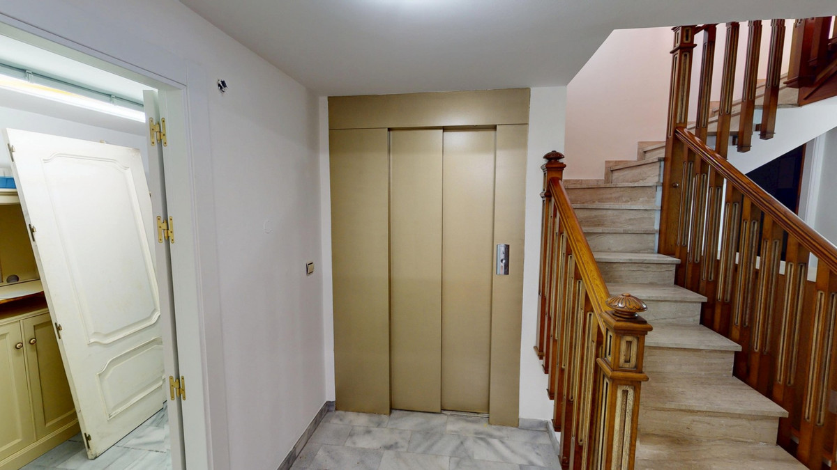 Se vende Villa - Chalet de 5 dormitorios en Costa Del Sol East, Málaga, España