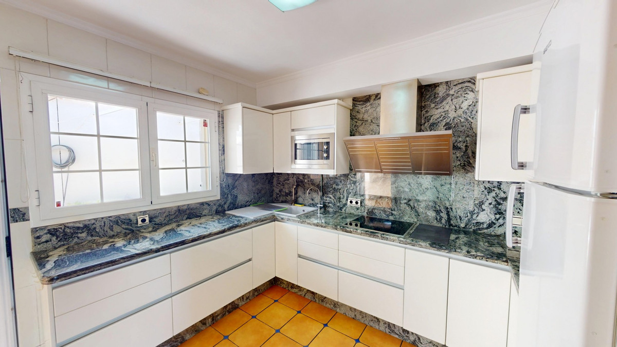 Se vende Villa - Chalet de 5 dormitorios en Costa Del Sol East, Málaga, España