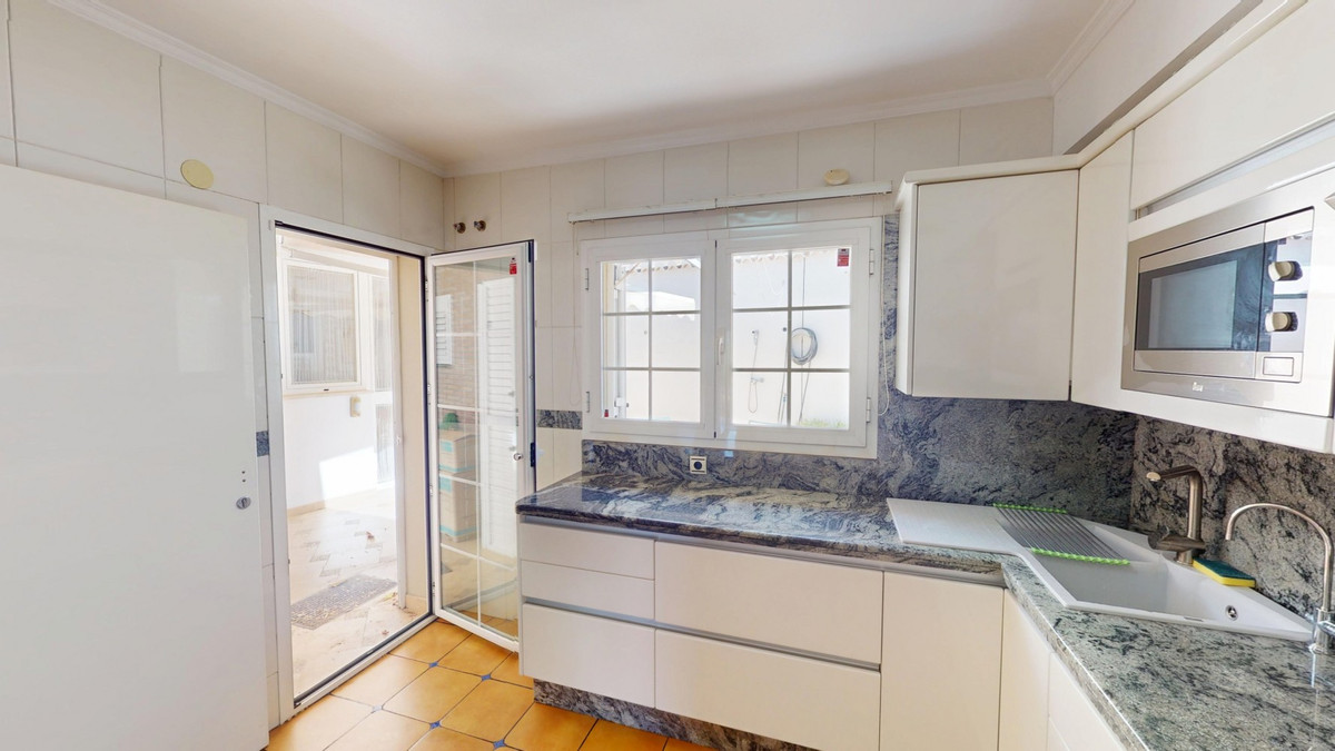 Se vende Villa - Chalet de 5 dormitorios en Costa Del Sol East, Málaga, España