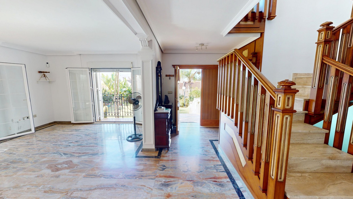 Se vende Villa - Chalet de 5 dormitorios en Costa Del Sol East, Málaga, España