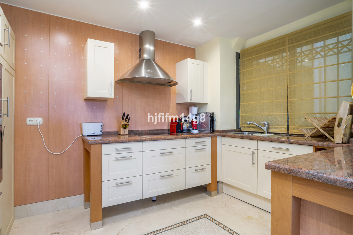 2 Bed Apartment for sale in Nueva Andalucía Costa Del Sol, Málaga, Spain