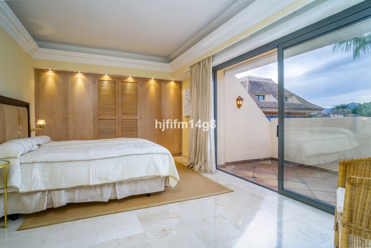 2 Bed Apartment for sale in Nueva Andalucía Costa Del Sol, Málaga, Spain