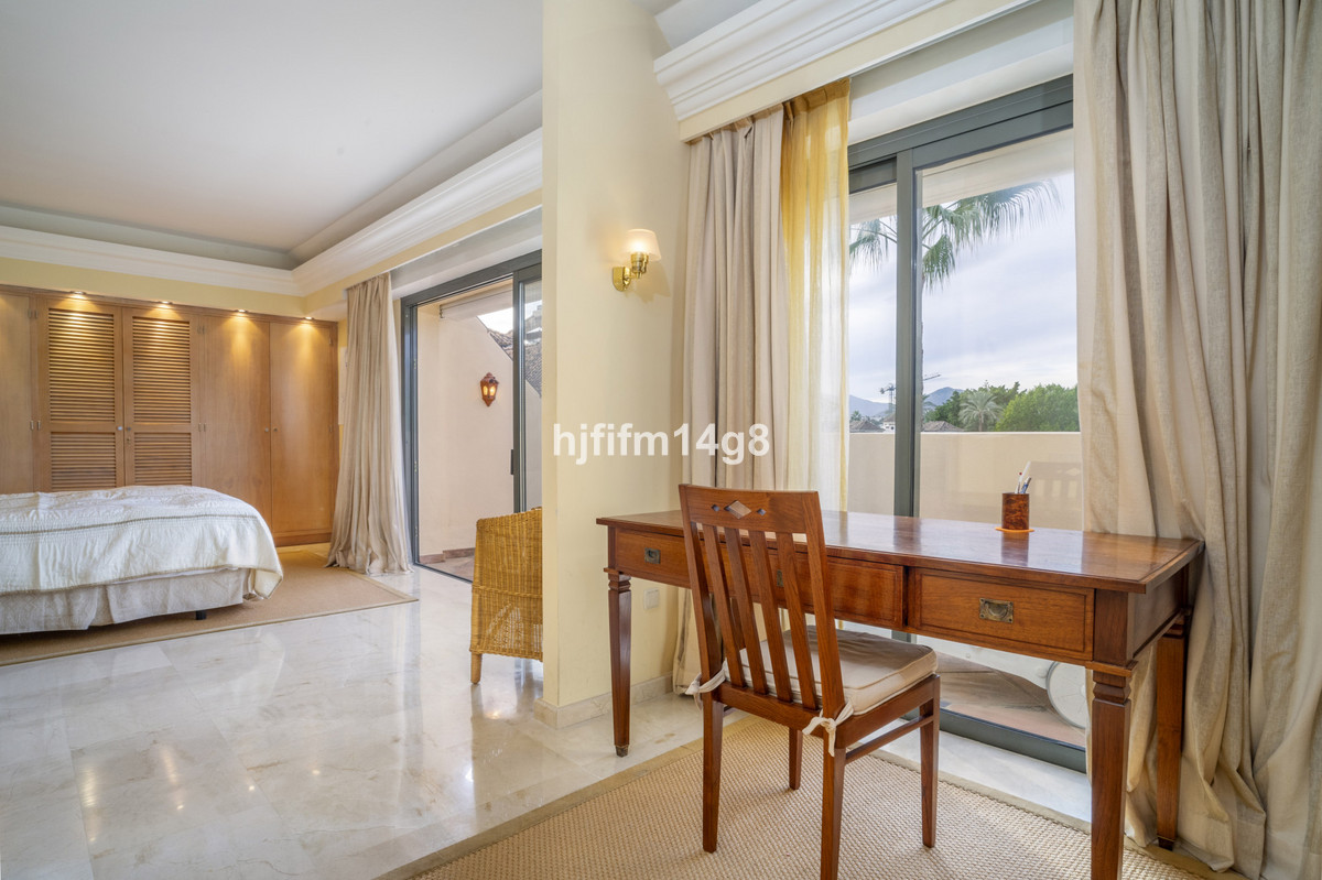 2 Bed Apartment for sale in Nueva Andalucía Costa Del Sol, Málaga, Spain