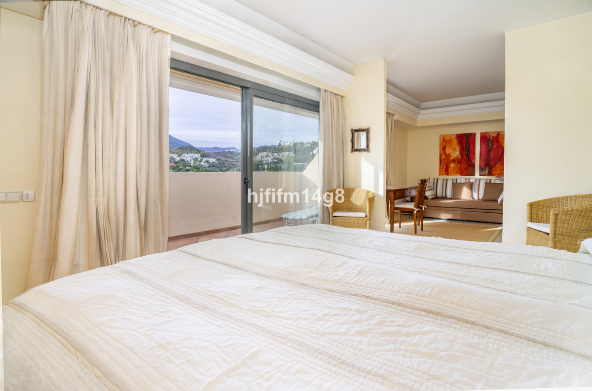 2 Bed Apartment for sale in Nueva Andalucía Costa Del Sol, Málaga, Spain
