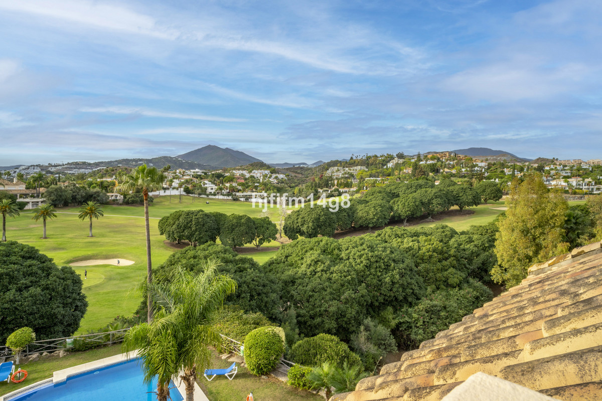 2 Bed Apartment for sale in Nueva Andalucía Costa Del Sol, Málaga, Spain