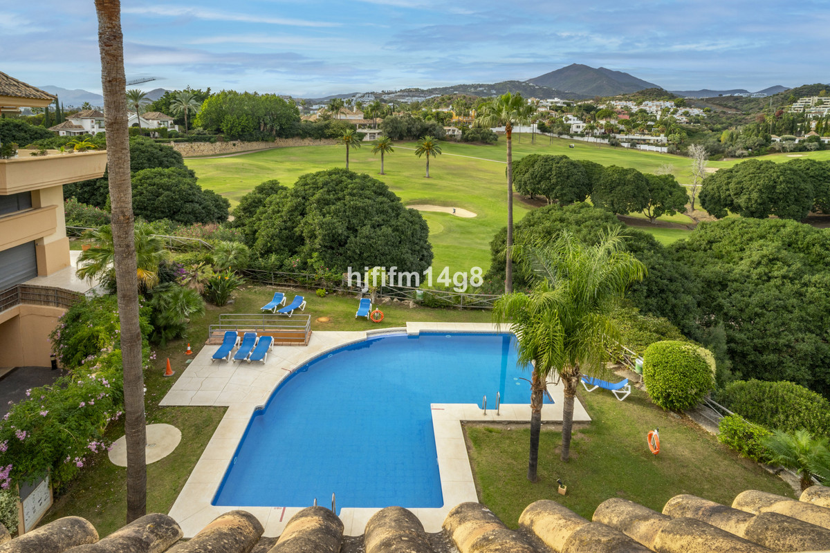 2 Bed Apartment for sale in Nueva Andalucía Costa Del Sol, Málaga, Spain