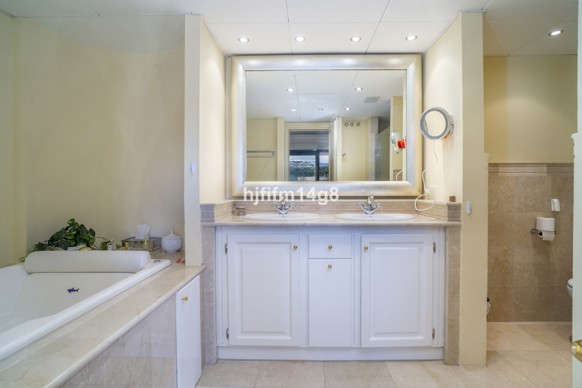 2 Bed Apartment for sale in Nueva Andalucía Costa Del Sol, Málaga, Spain