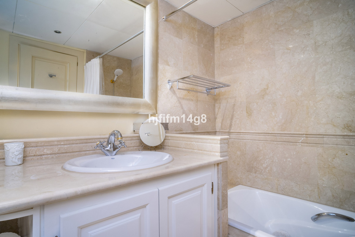 2 Bed Apartment for sale in Nueva Andalucía Costa Del Sol, Málaga, Spain