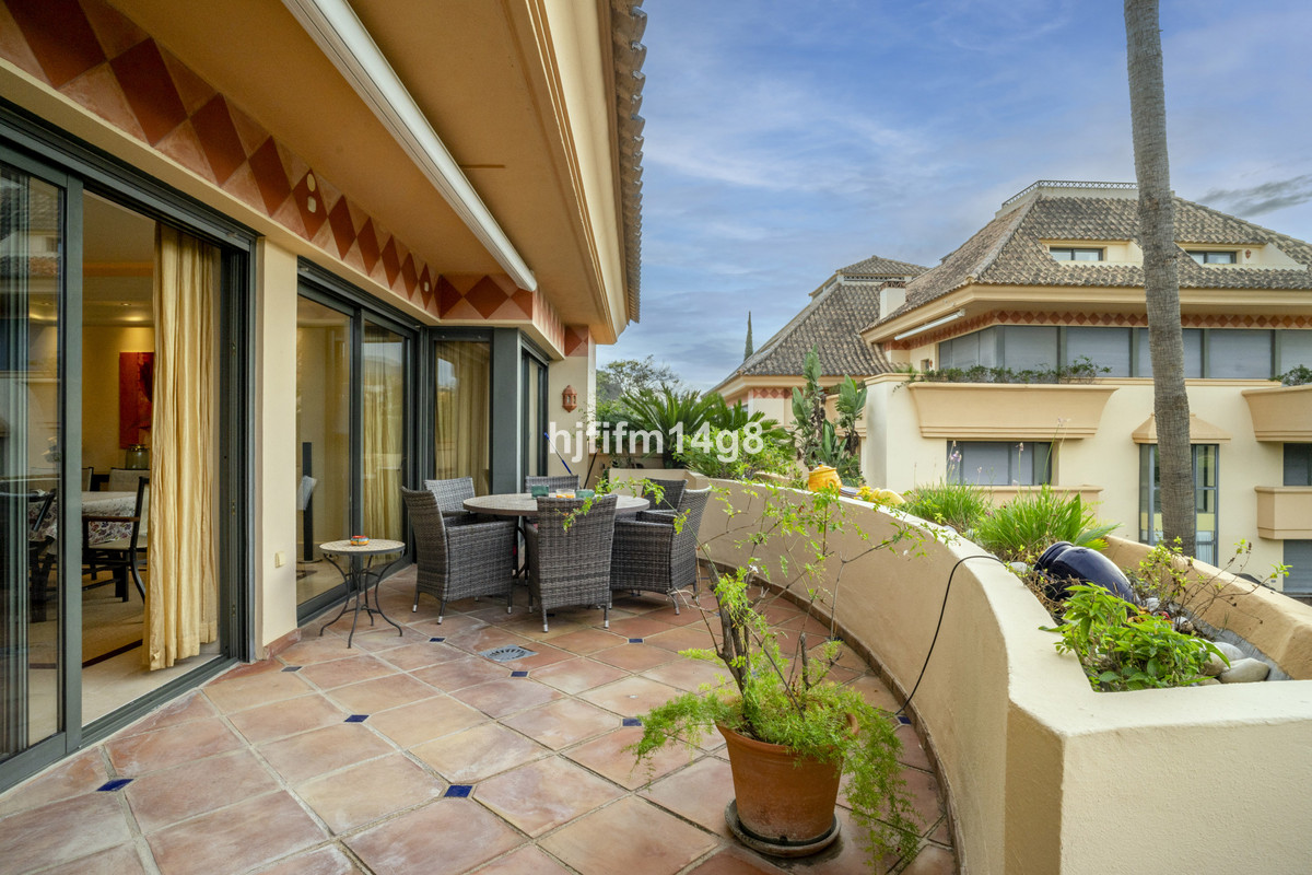 2 Bed Apartment for sale in Nueva Andalucía Costa Del Sol, Málaga, Spain