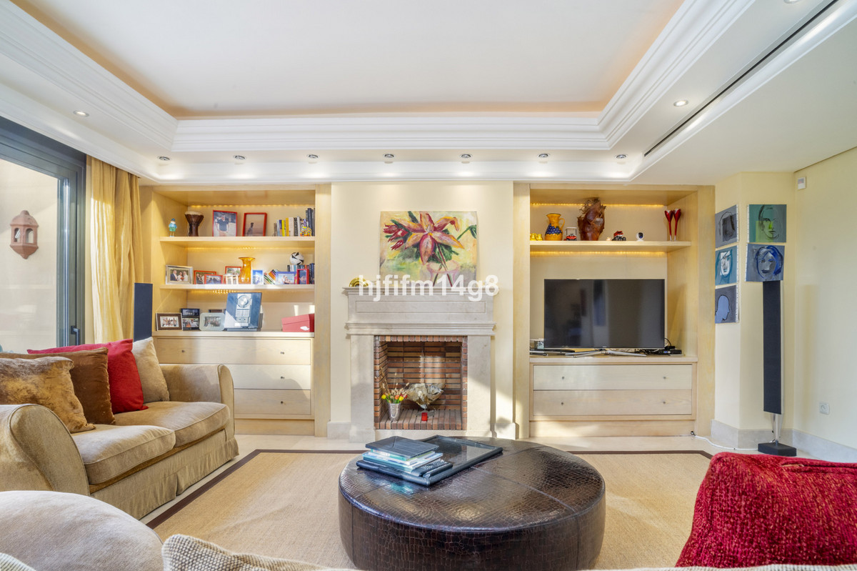 2 Bed Apartment for sale in Nueva Andalucía Costa Del Sol, Málaga, Spain