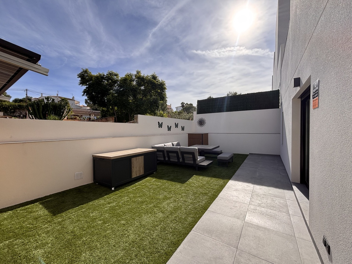 2 Bed Townhouse for sale in Villamartin Costa Blanca, Alicante, Spain