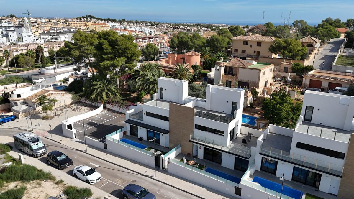2 Bed Townhouse for sale in Villamartin Costa Blanca, Alicante, Spain