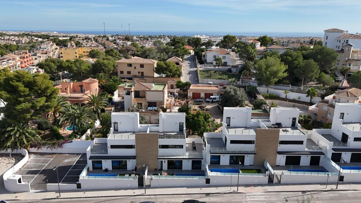 2 Bed Townhouse for sale in Villamartin Costa Blanca, Alicante, Spain