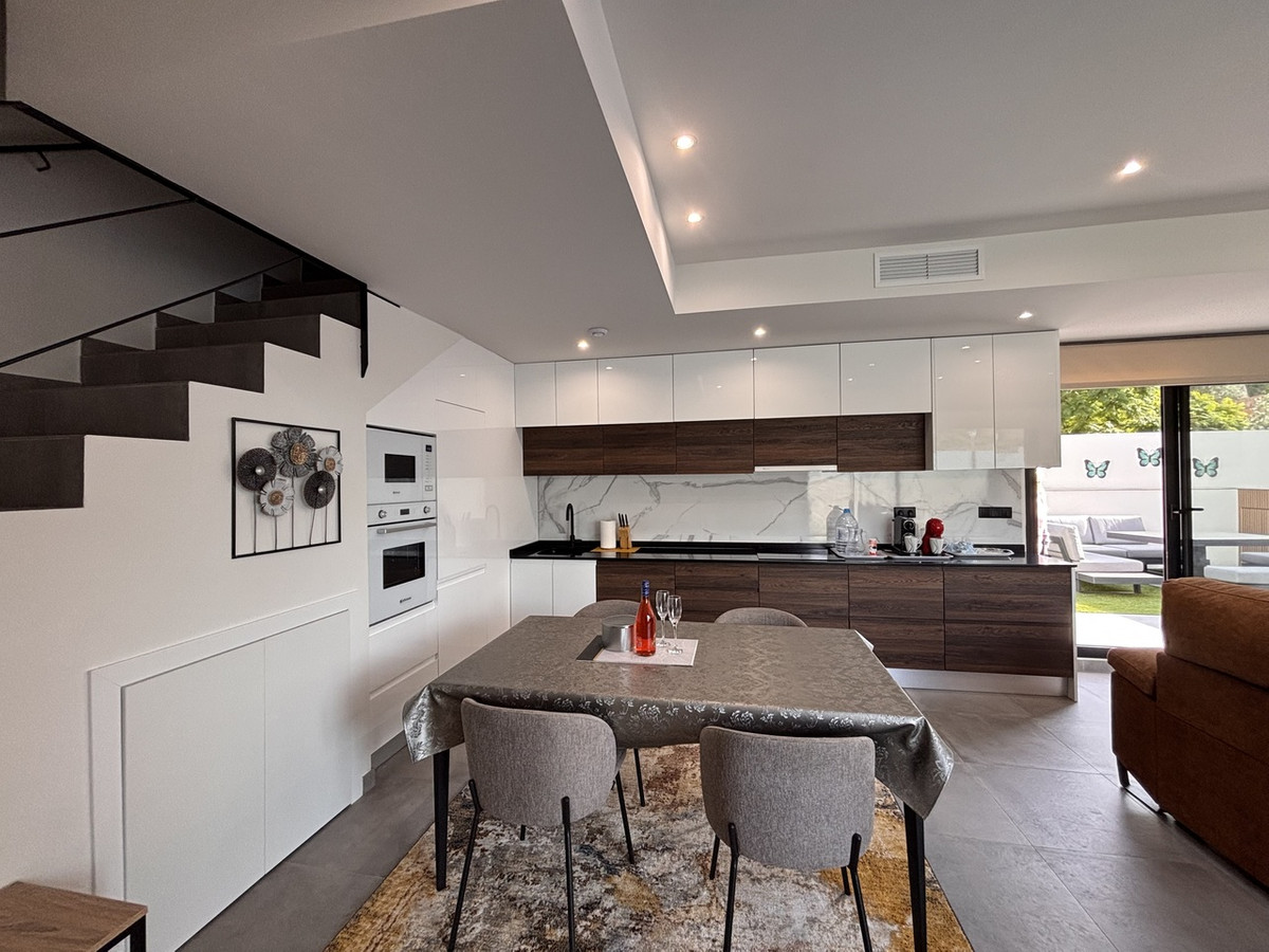 2 Bed Townhouse for sale in Villamartin Costa Blanca, Alicante, Spain