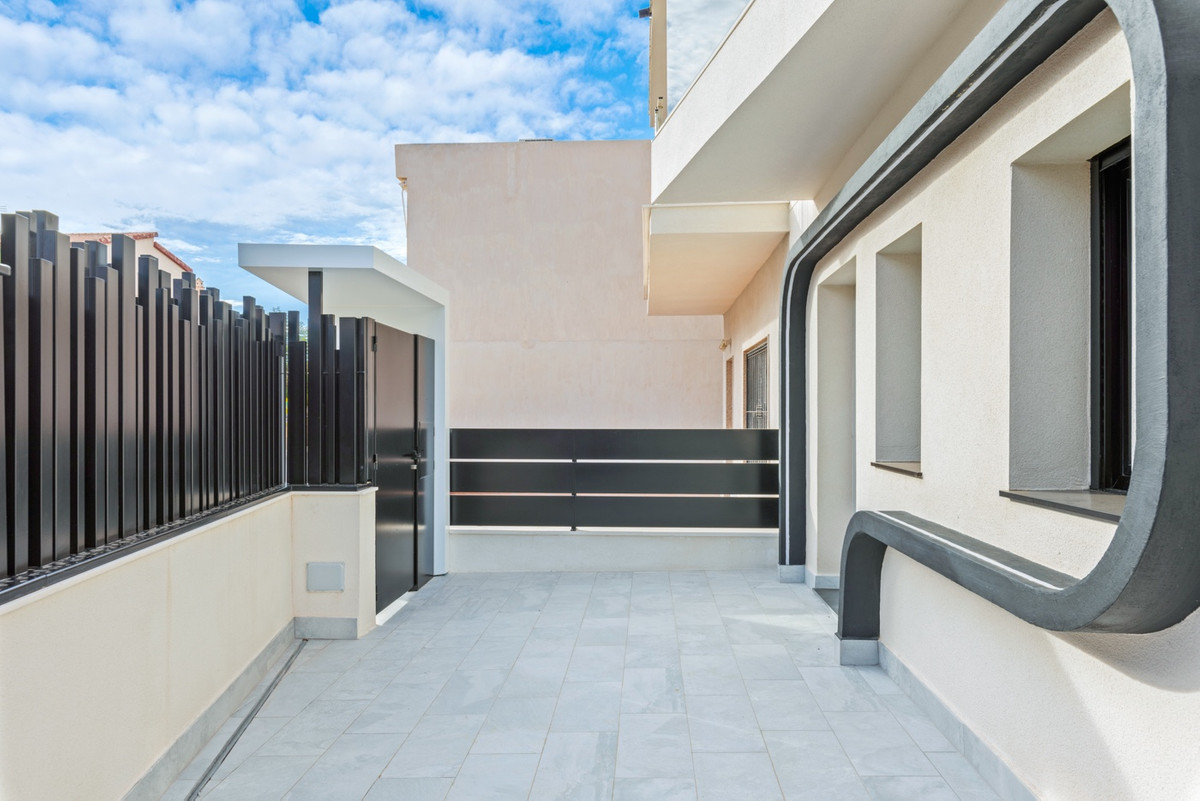 4 Bed Townhouse for sale in Torre De La Horadada Costa Blanca, Alicante, Spain