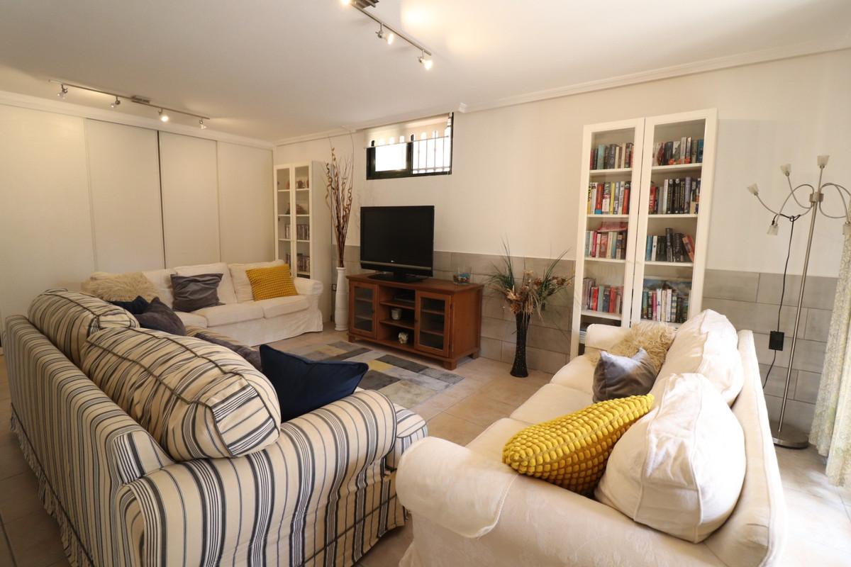 5 Bed Townhouse for sale in Lo Crispin Costa Blanca, Alicante, Spain