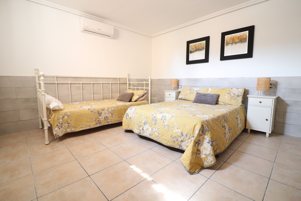 5 Bed Townhouse for sale in Lo Crispin Costa Blanca, Alicante, Spain