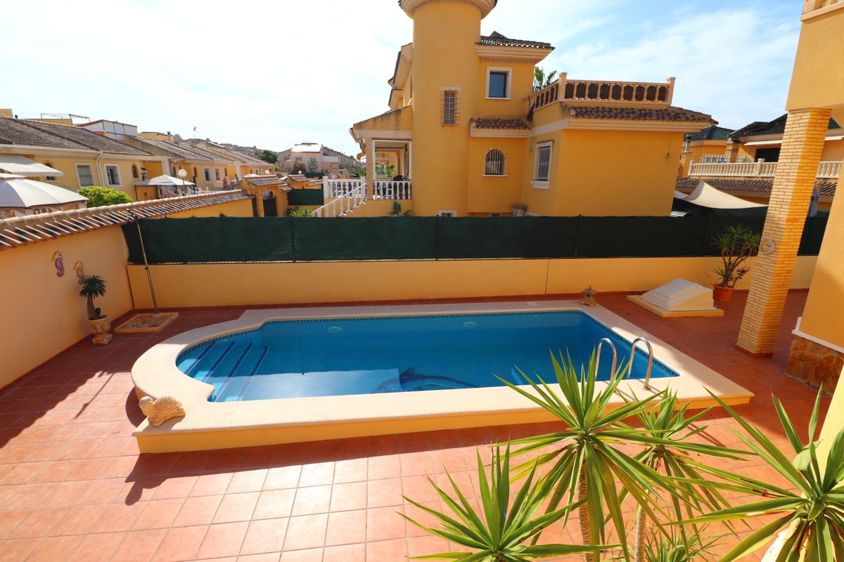 5 Bed Townhouse for sale in Lo Crispin Costa Blanca, Alicante, Spain