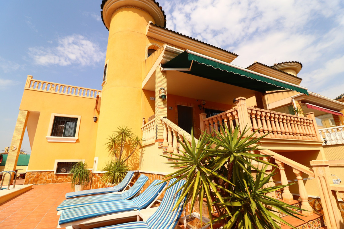 5 Bed Townhouse for sale in Lo Crispin Costa Blanca, Alicante, Spain