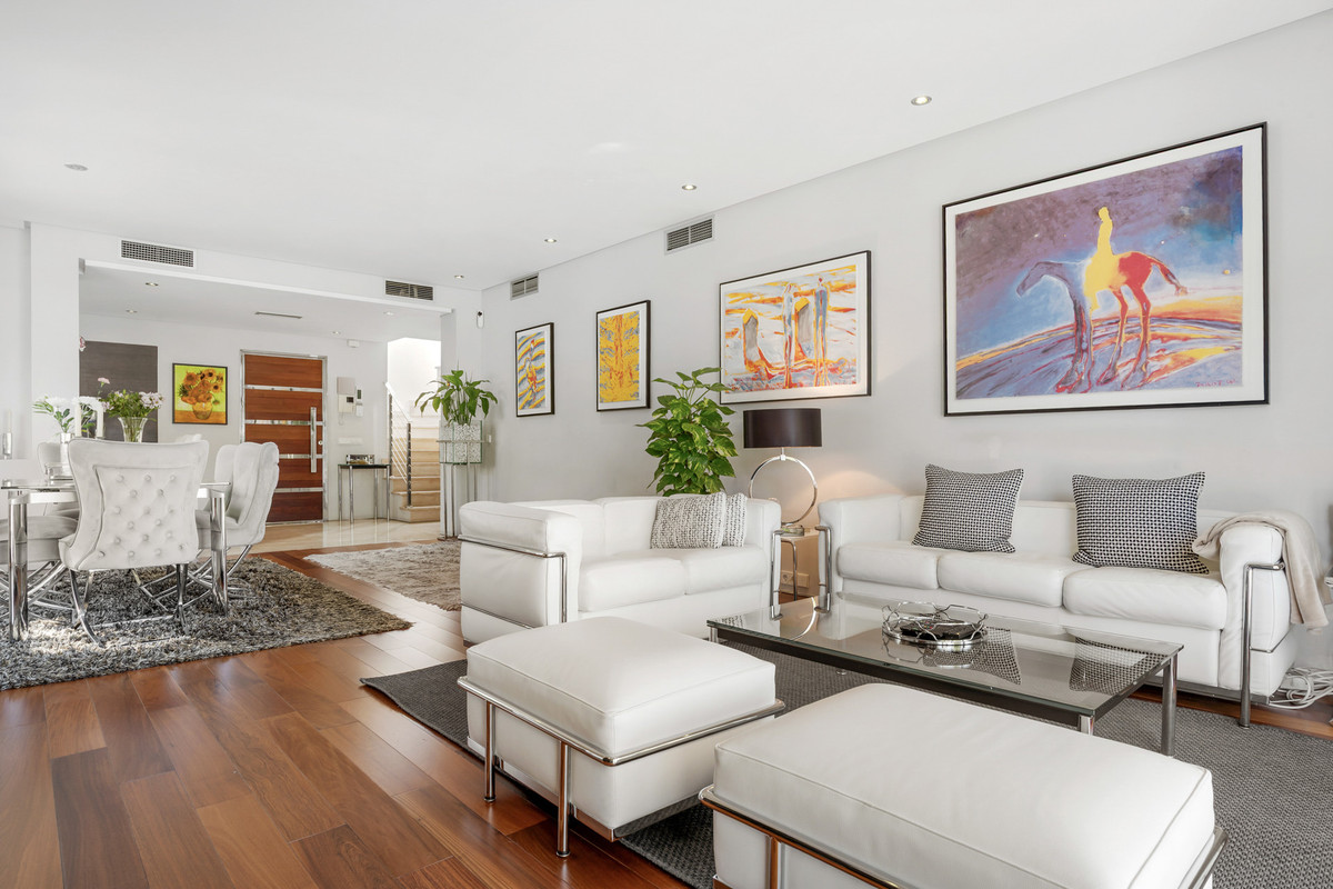 Se vende Villa - Chalet de 4 dormitorios en Costa Del Sol, Málaga, España